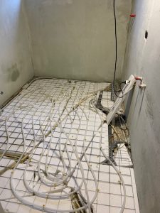 Montage van de vloerverwarming